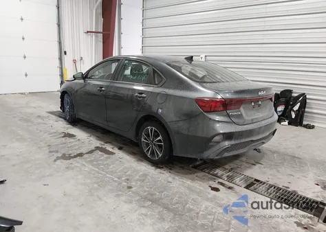 2023 Kia Forte Lxs z USA, uszkodzony, nr VIN 3KPF24AD9PE561652